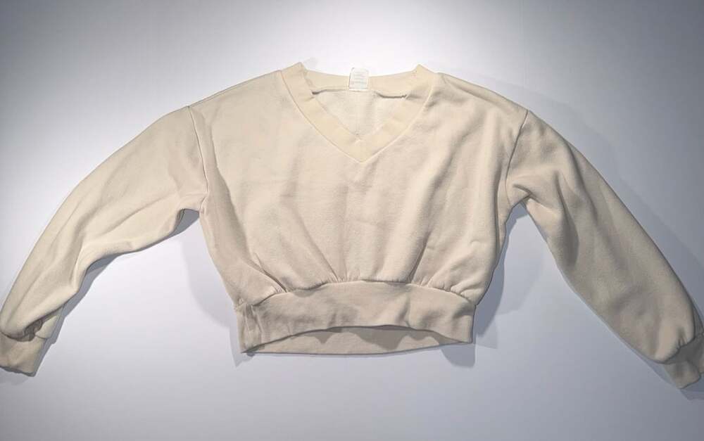 No Boundaries V-Neck Fleece Cropped Sweatshirt Ivory Size XS